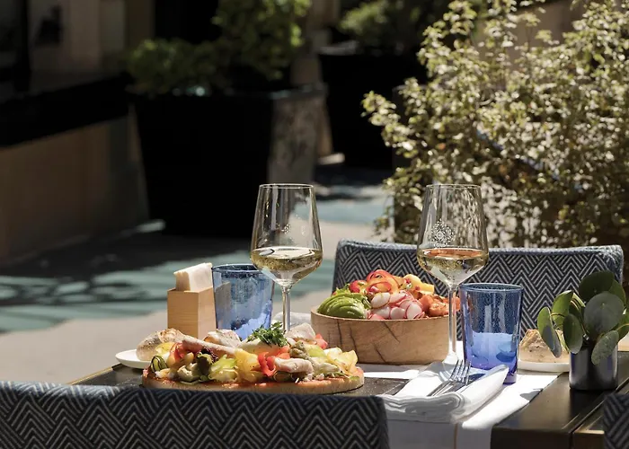 La Demeure Montaigne Hotel Paris
